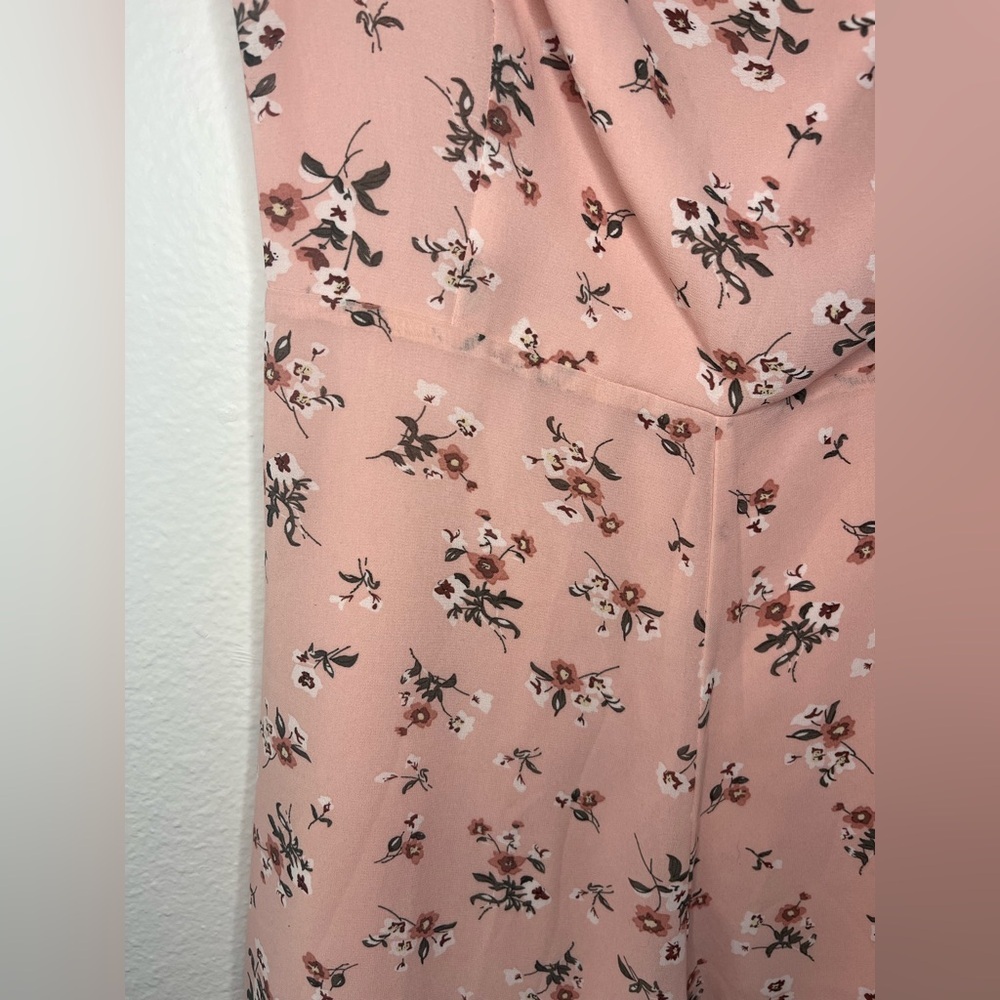 Lulu's Women’s Pink Floral Romper with Flutter Sleeves - Picture 4 of 8